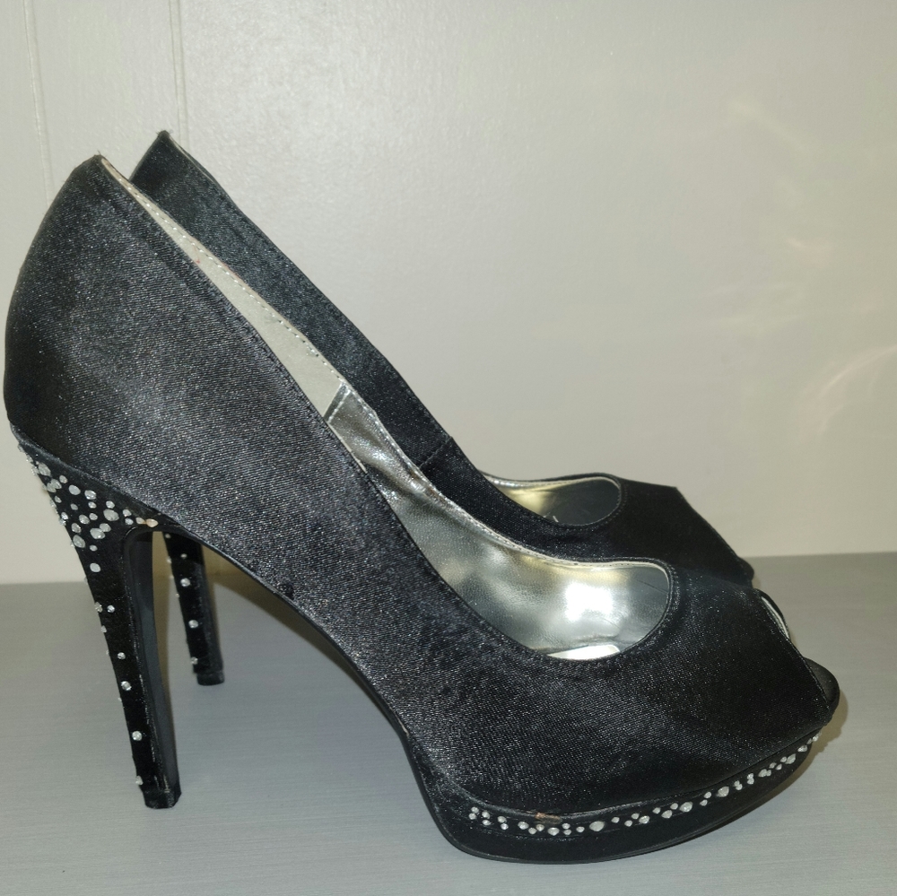 Womens shoes - Picture 2 of 3